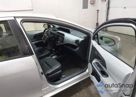 2012 Toyota Prius C Three z USA, uszkodzony, nr VIN JTDKDTB37C1519700